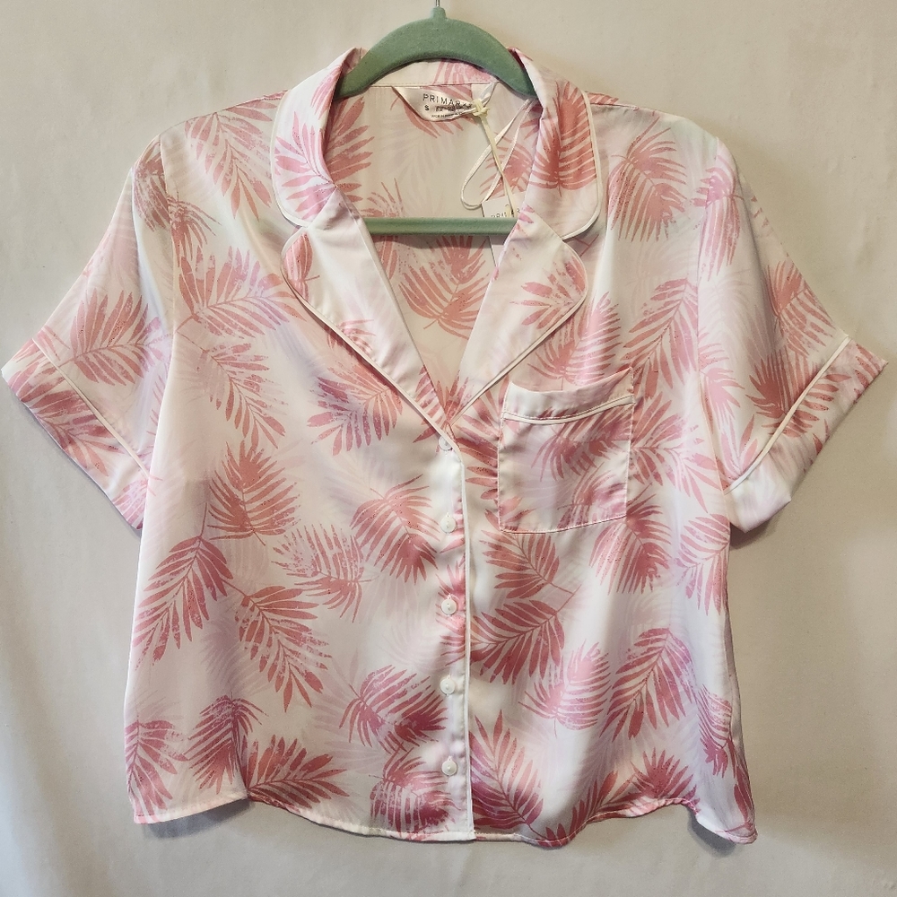 NWT Satiny Tropical Pink & White Short Sleeve Button Down Top